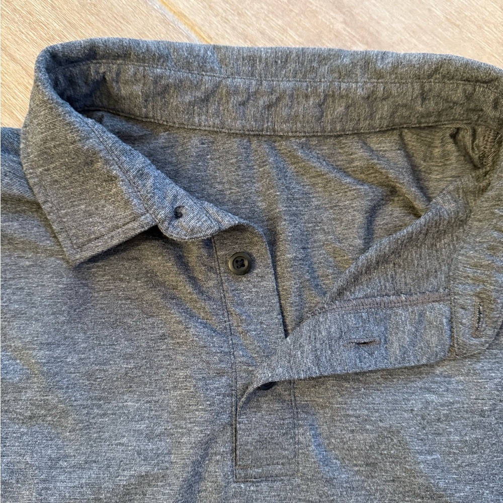 Lululemon Men’s Evolution Short-Sleeve Heathered Black Polo Shirt - Picture 3 of 4